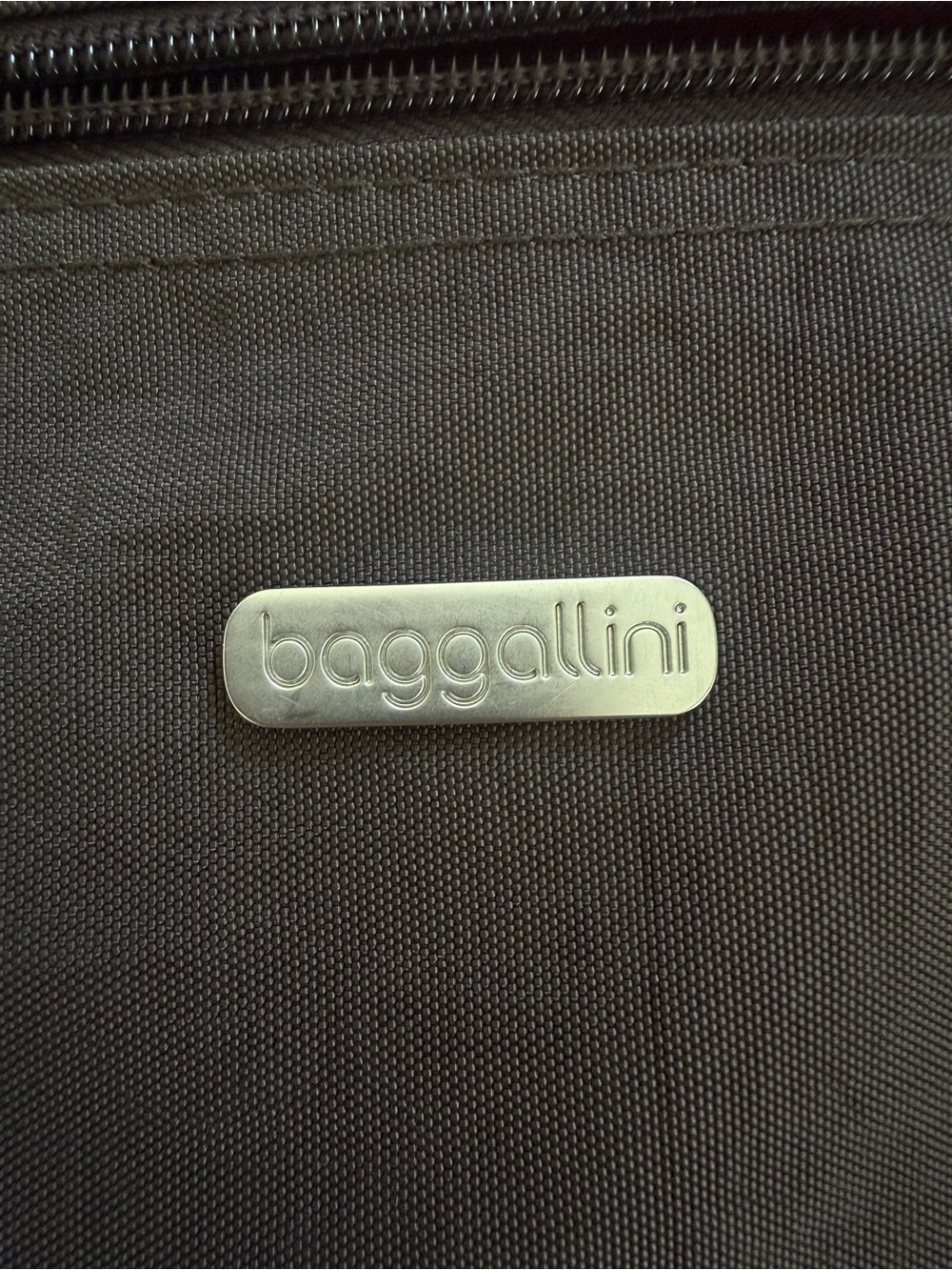 Baggallini sling crossbody travel bag - Picture 8 of 14